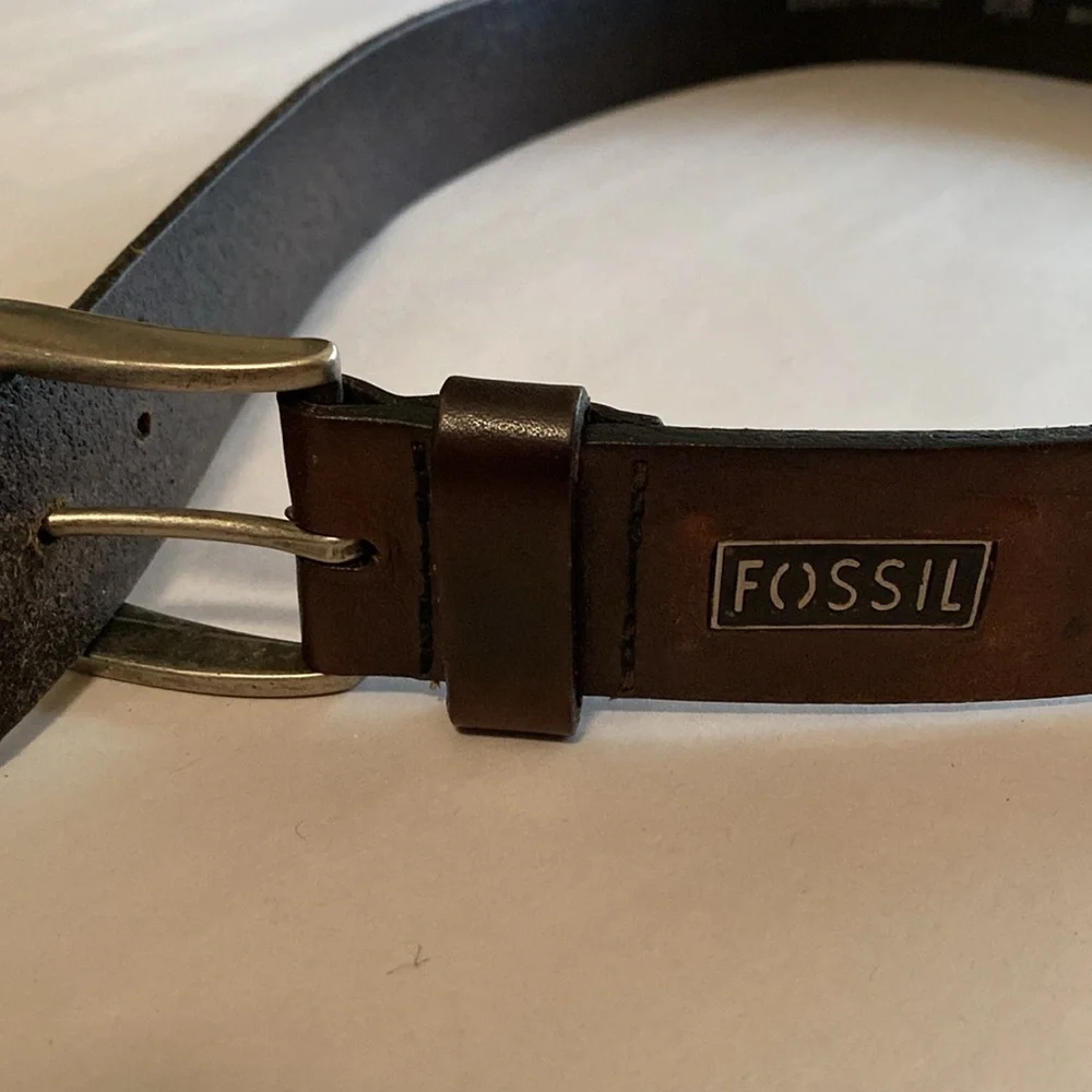 Fossil Belt Mens Brown leather distressed casual silver tone buckle Minimalist